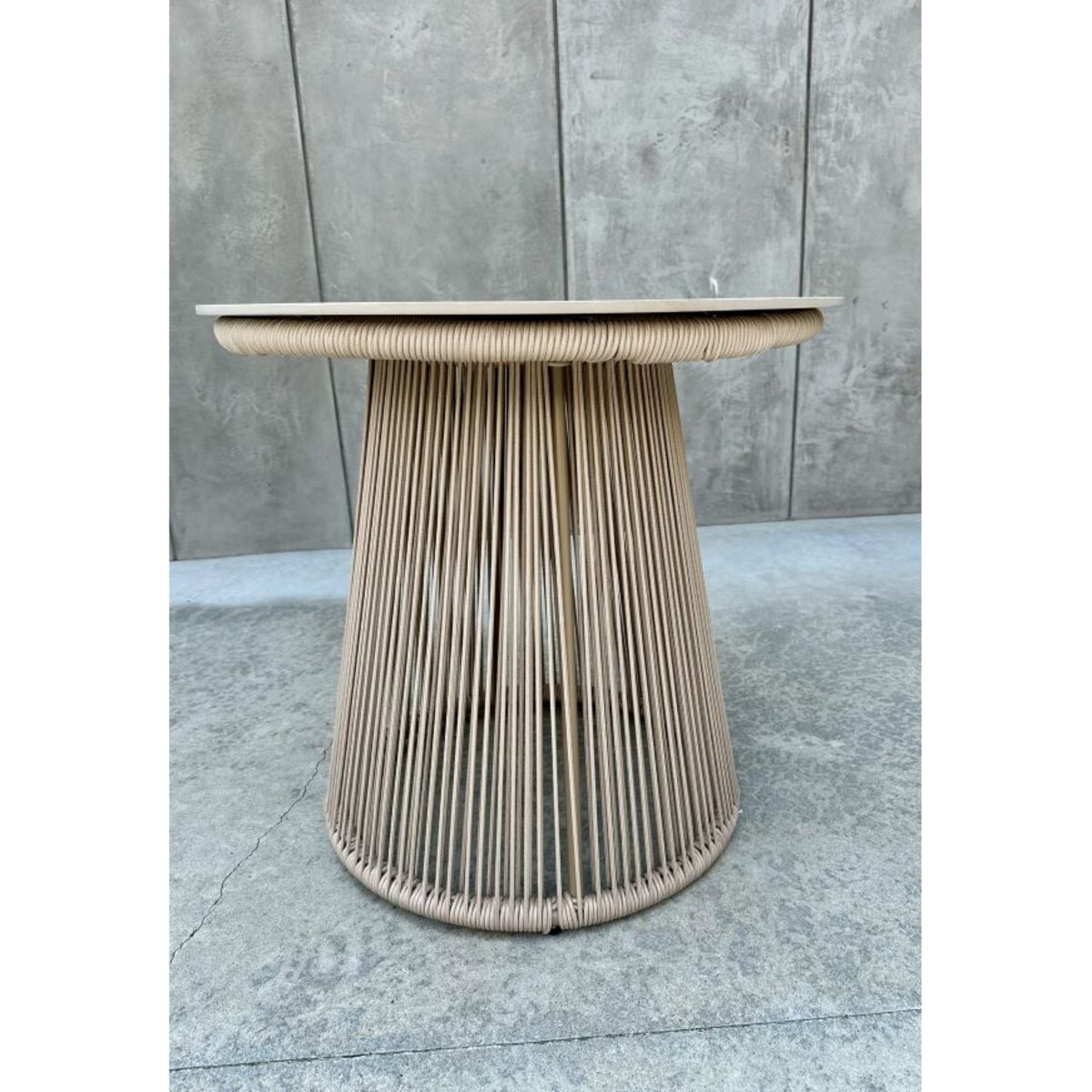 ALUMINIOWY STOLIK AZZURRA W KOLORZE SZAMPAŃSKIM