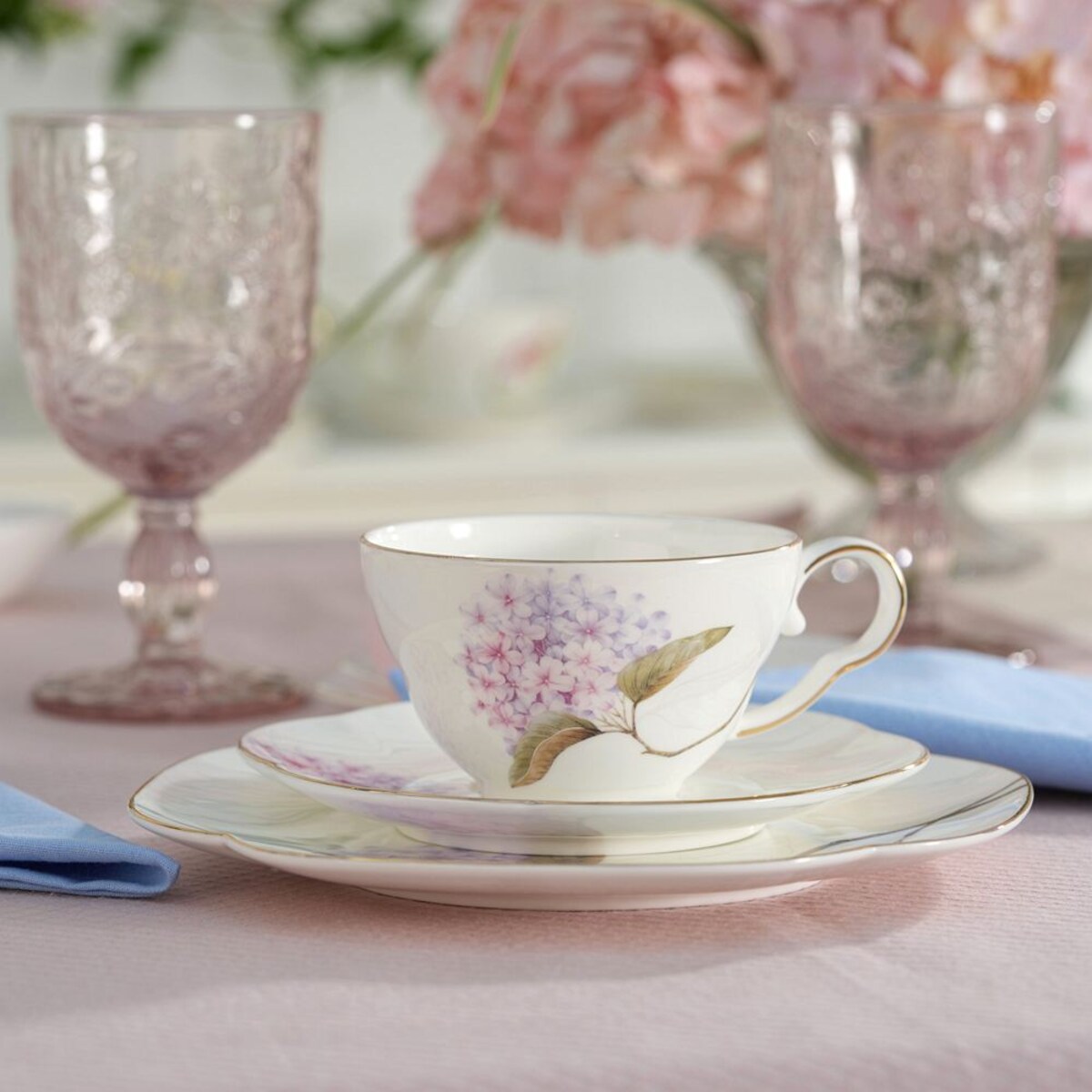 VILLA ITALIA Filiżanka do herbaty porcelanowa 200 ml ze spodkiem MAGIC BLOOMS