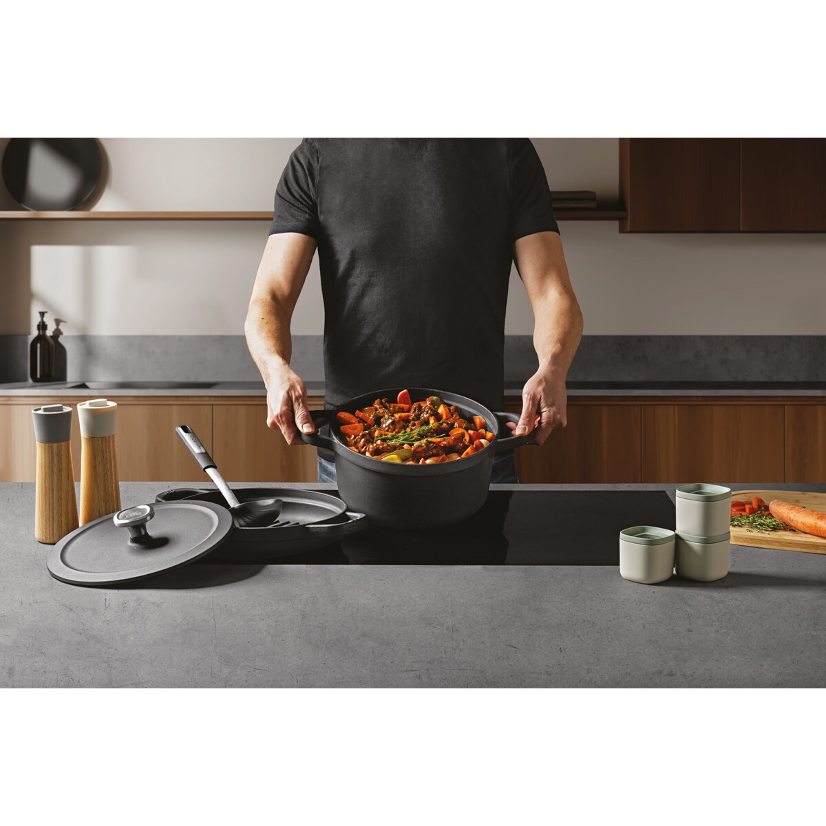 Garnek żeliwny z pokrywą Graphite 26 cm, 5,7 L