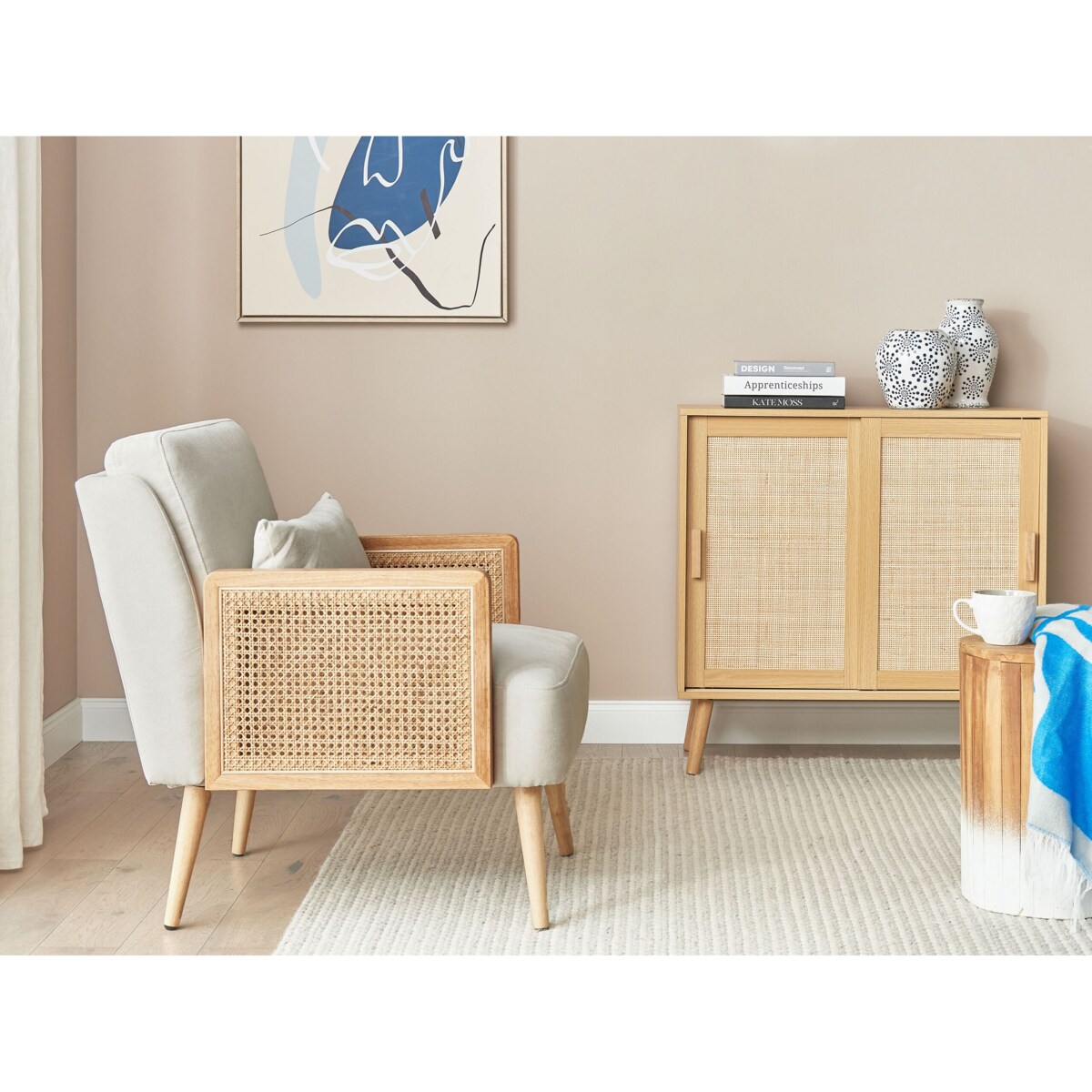 Fotel jasnobeżowy ORUM