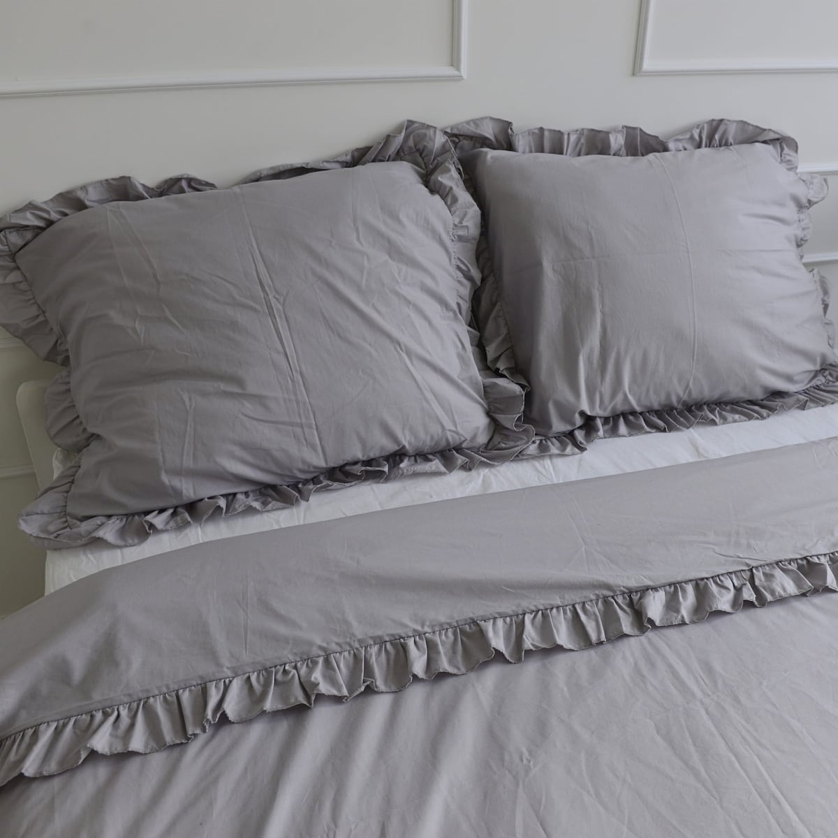 Pościel bawełniana z falbanką jasnoszara 140x200 + 50x60