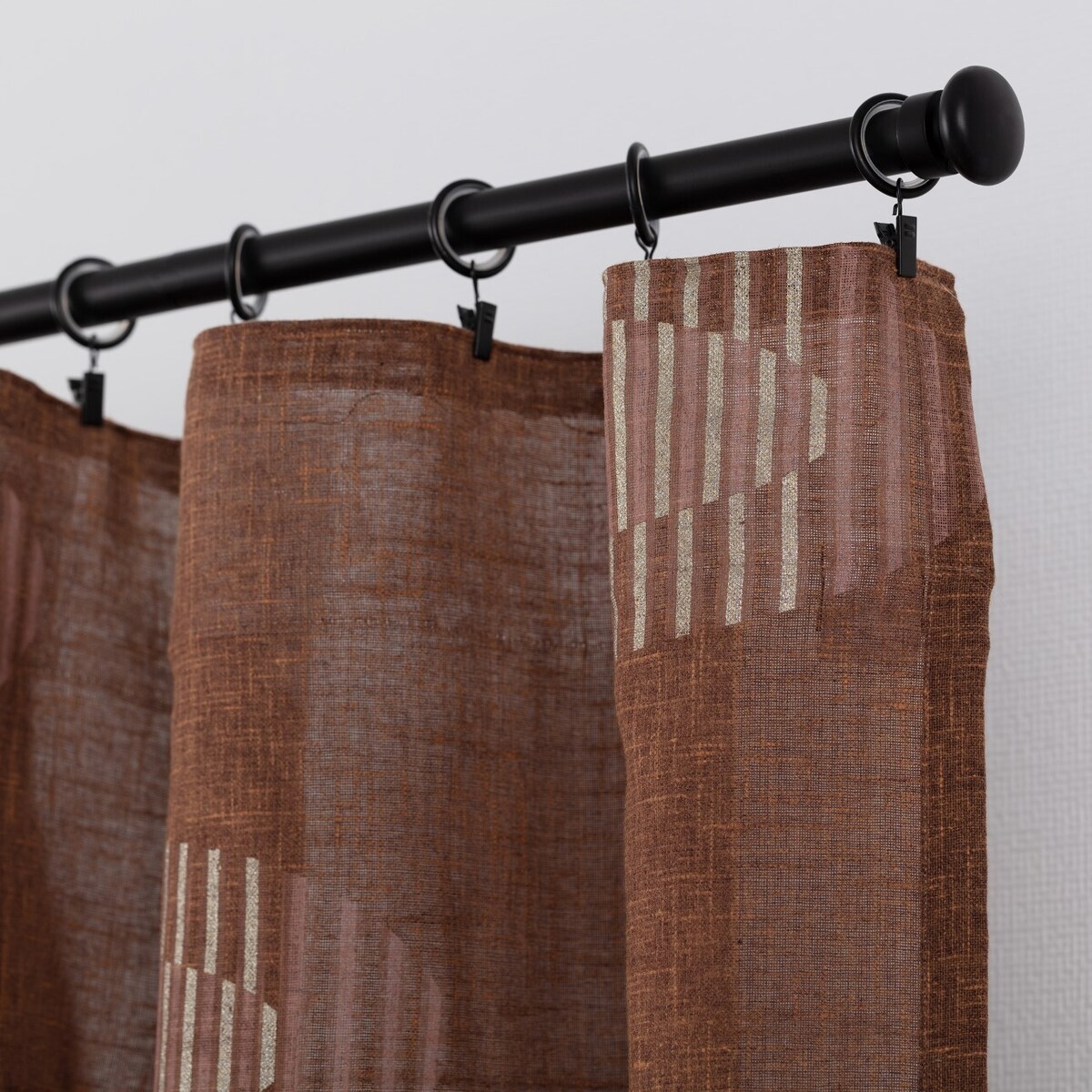 Zasłona BASIC na taśmie marszczącej 130x280 cm brąz 1szt. 130x280 brązowy