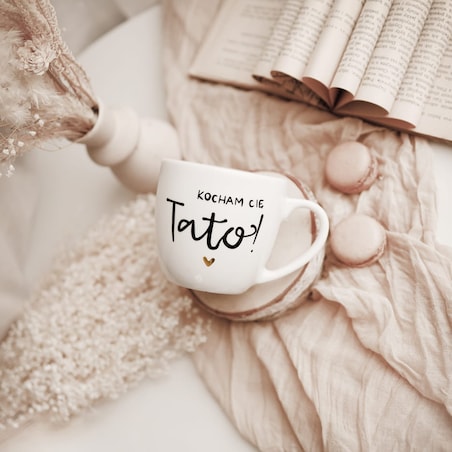 Biały kubek porcelanowy 300 ml - napis kocham cię tato z motywem złotego serca na dzień ojca dla taty