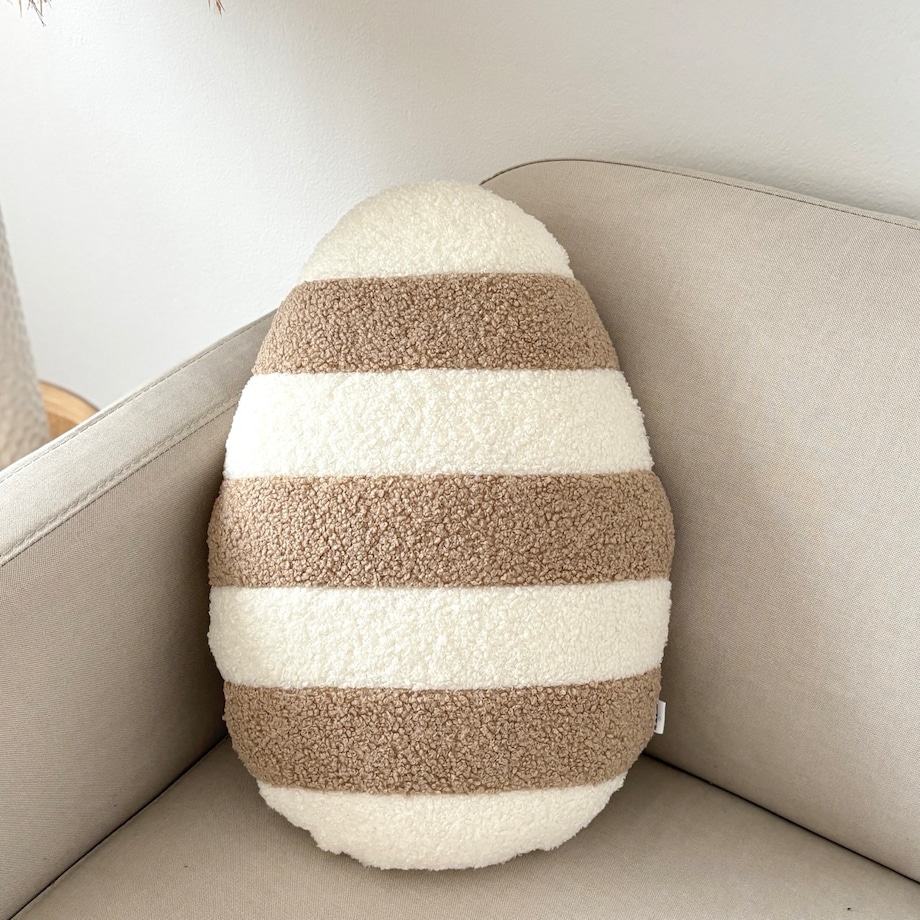 Poduszka Jajko pisanka w paski boucle ecru beżowa