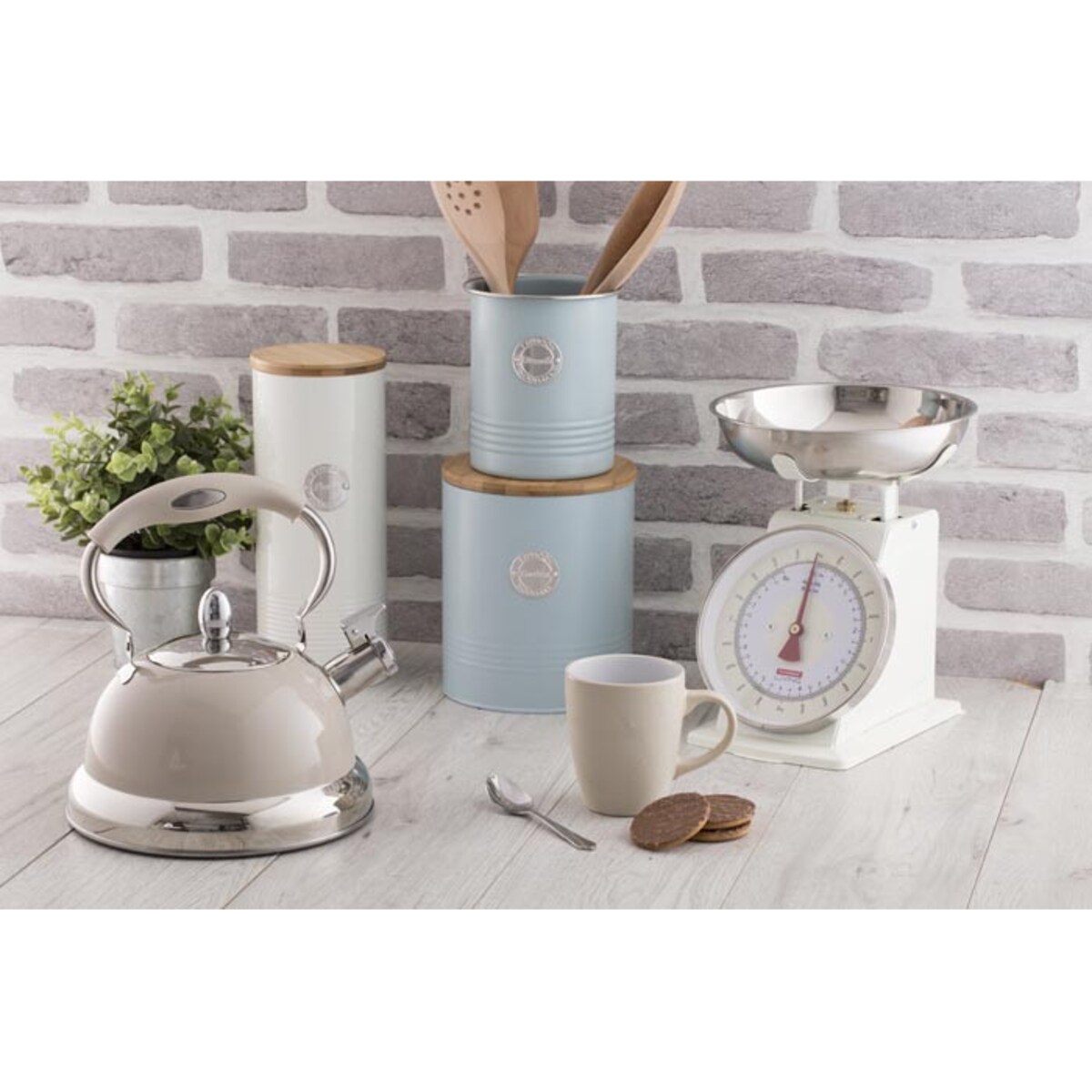 Waga kuchenna kremowa Living, 25.5 x 21.5 x 21 cm, Typhoon