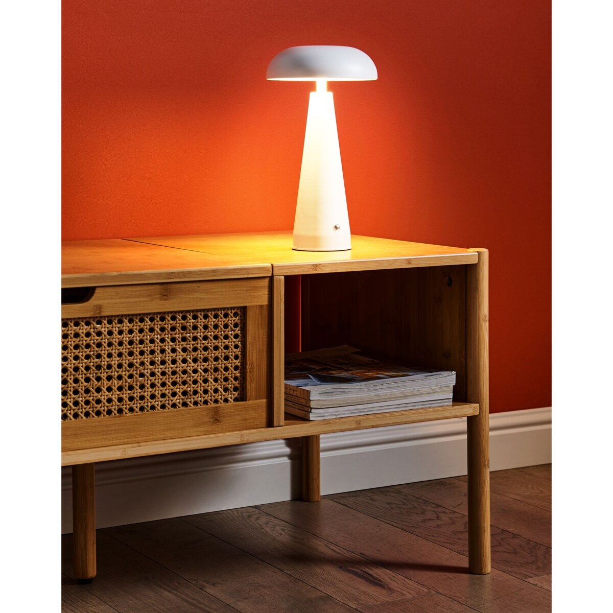 Bezprzewodowa lampa stołowa LED BOCONO Z czujnikiem ruchu Metal Biały