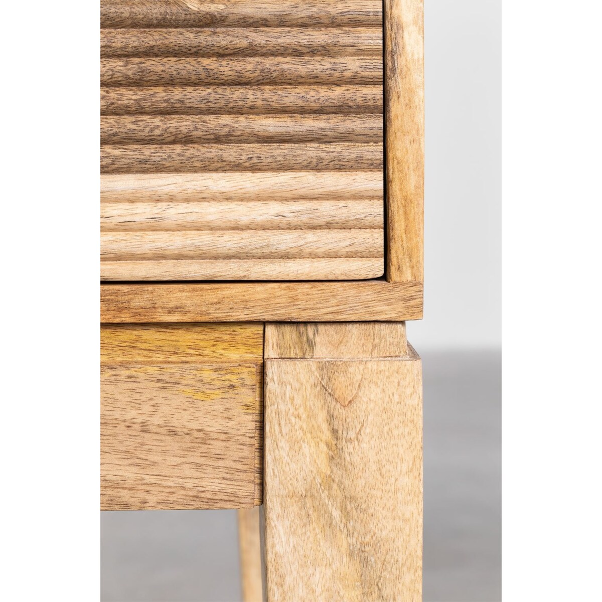 Wysoki kredens z drewna mango Baty Design