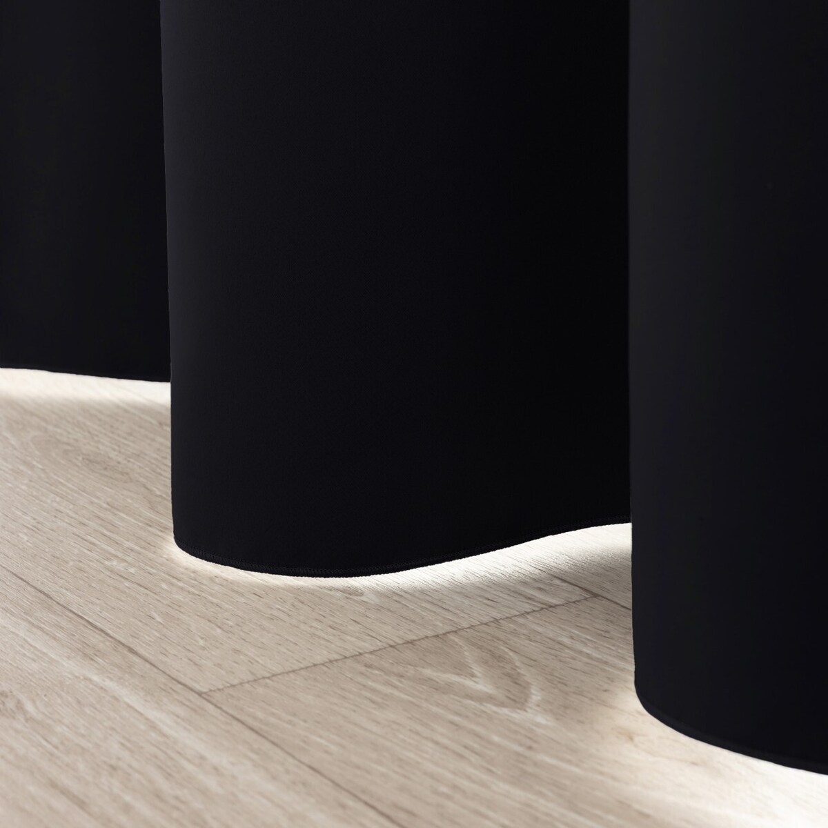 Zasłona zaciemniająca na taśmie marszczącej czarny 140 x 280 cm 1 szt. 140x280 czarny