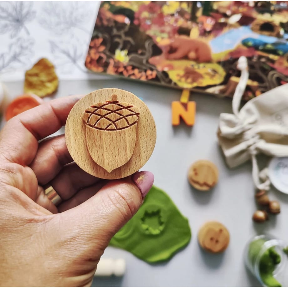 Drewniane stemple Jesień Tuż Tuż