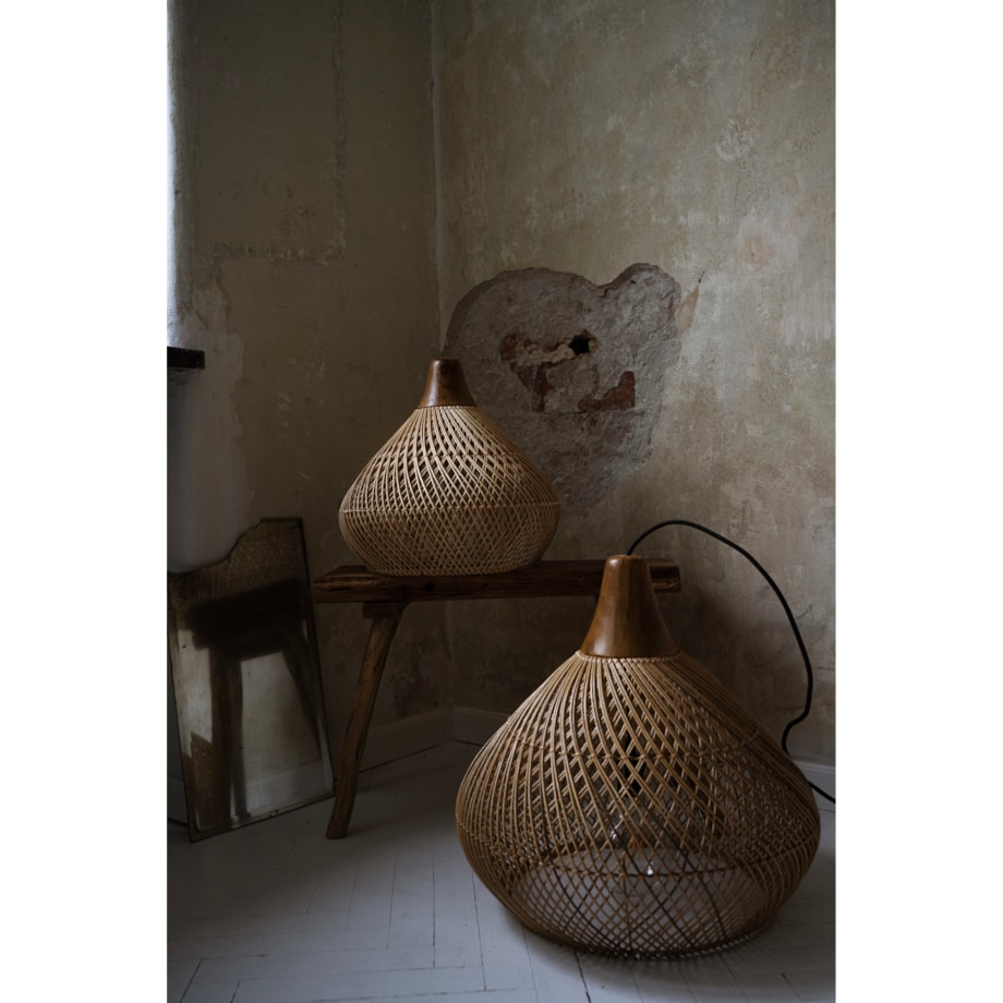 Rattanowa lampa z drewnem teakowym BAND w rozmiarze M - naturalna