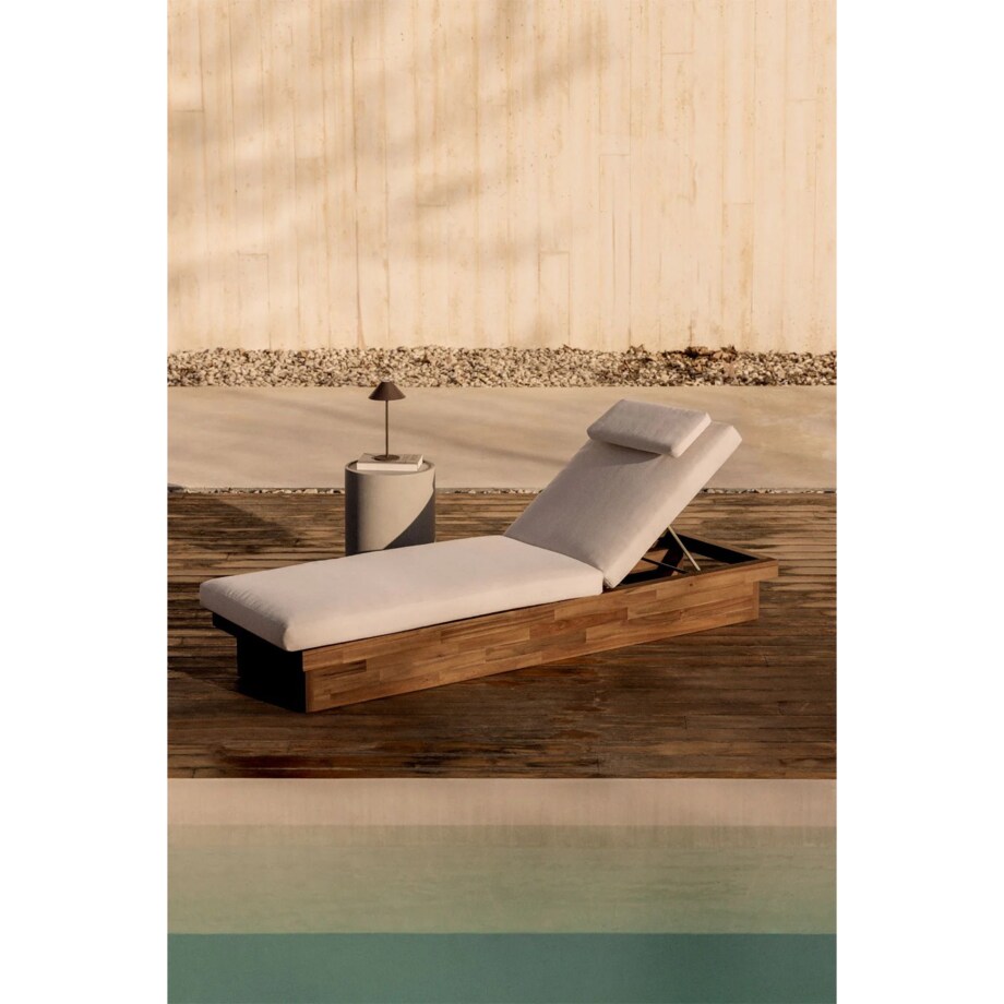 Rozkładany leżak Dailin z drewna akacjowego