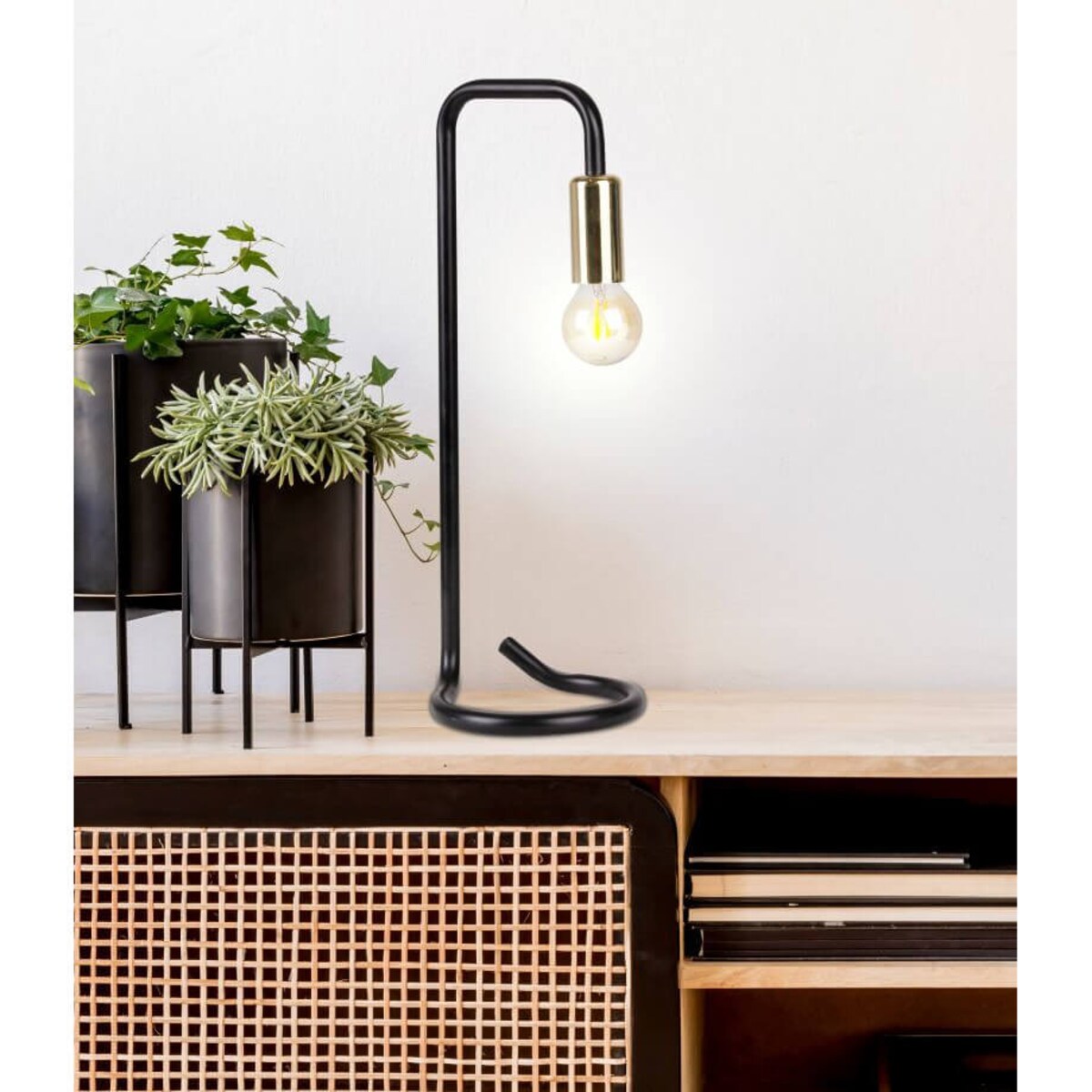 Minimalistyczna lampa stołowa Hera do gabinetu czarna złota