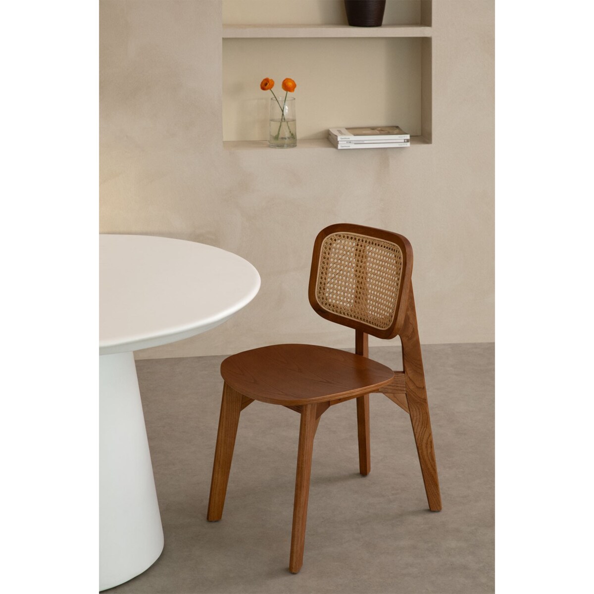 Krzesło drewniane z plecionką orzech Formic