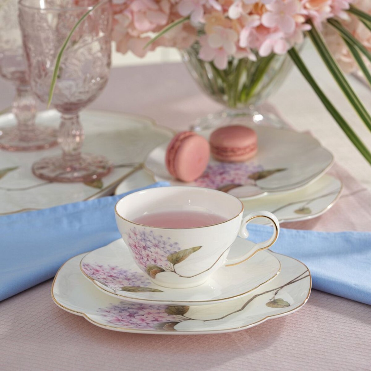 VILLA ITALIA Filiżanka do herbaty porcelanowa 200 ml ze spodkiem MAGIC BLOOMS