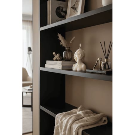 Świeca sojowa Celia – artystyczna rzeźba z naturalnego wosku, idealna jako elegancki prezent dla kobiety