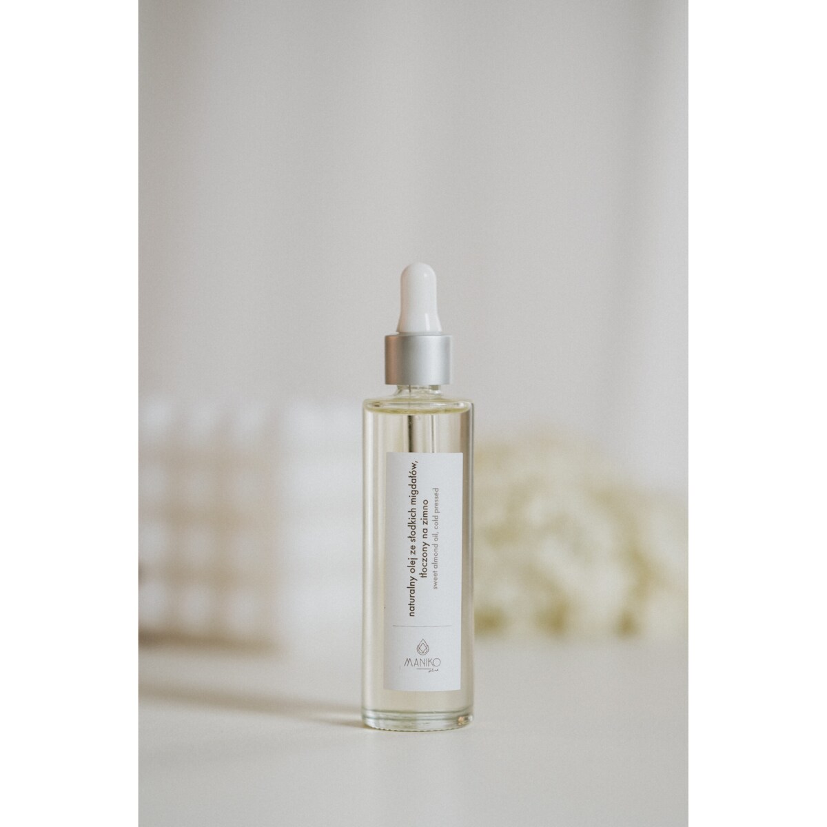 Naturalny olej ze słodkich migdałów, tłoczony na zimno