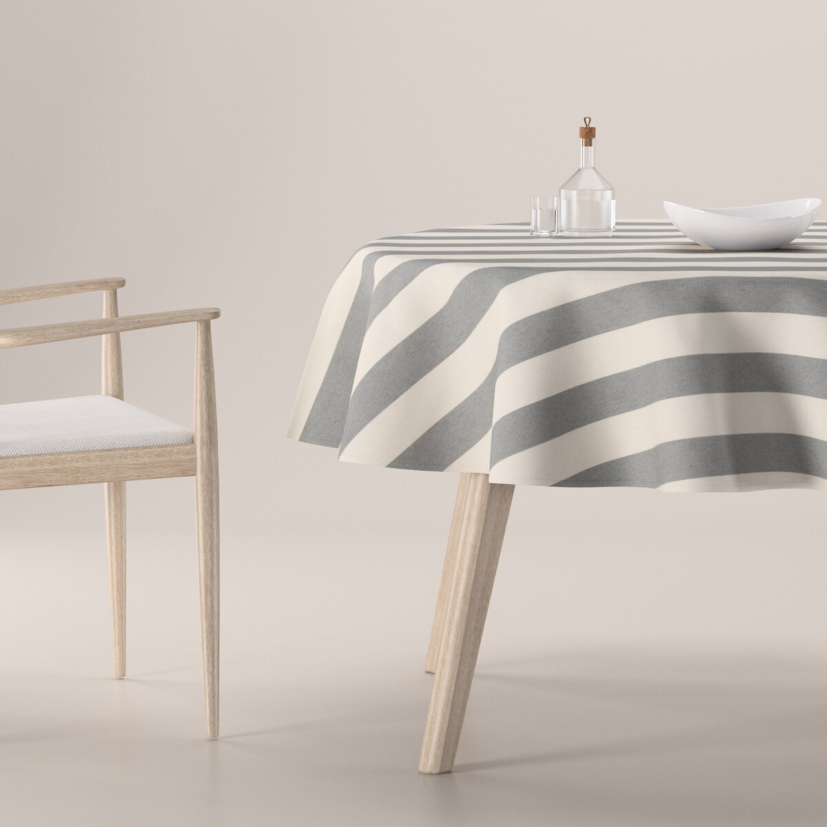 Obrus okrągły 130 x 130 cm biało-szare pionowe pasy (5,5cm)