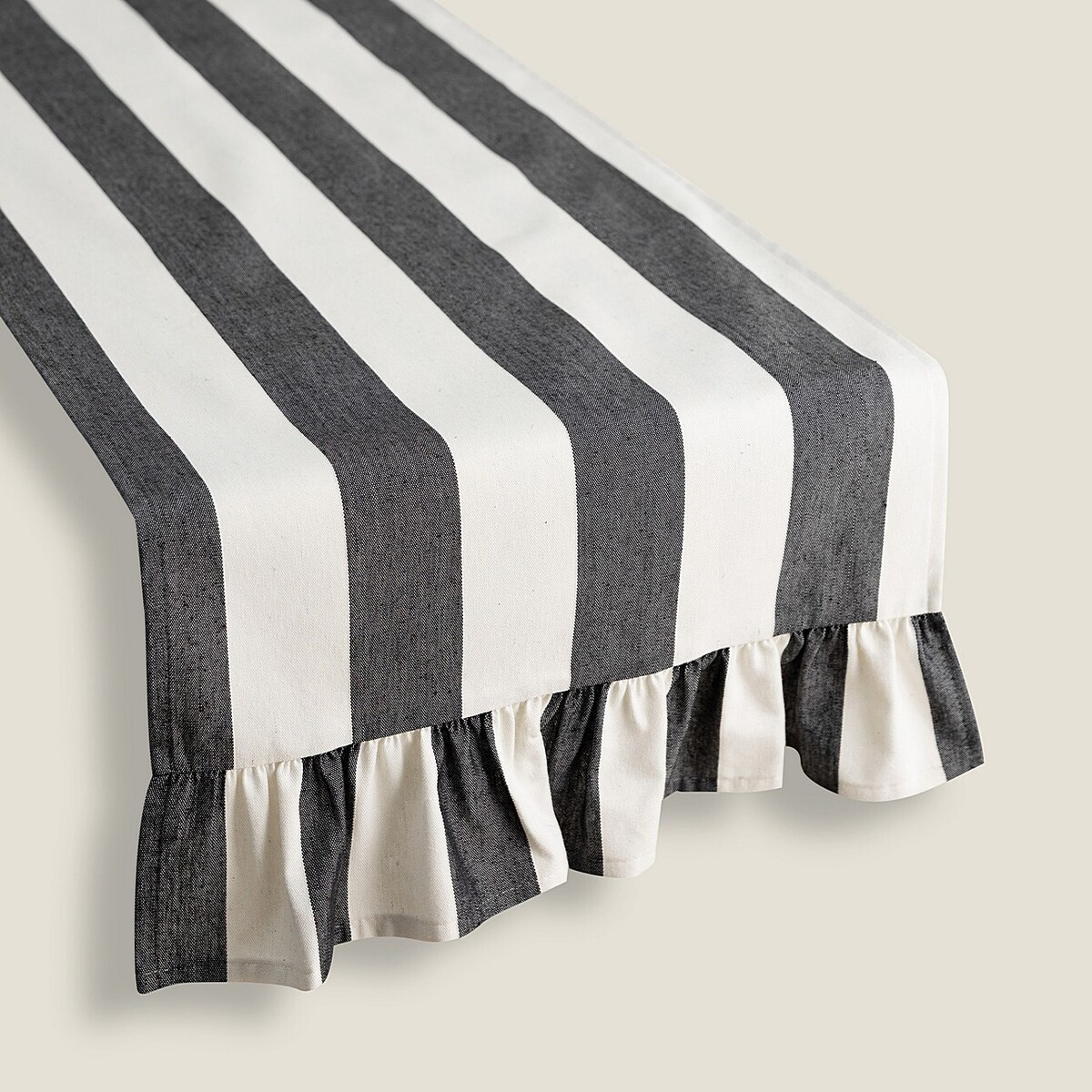 Bieżnik z falbaną 40x160 cm 40x160 biało-grafitowe pionowe pasy (5,5cm)