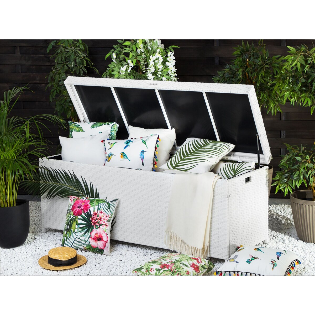 Skrzynia na poduchy z technorattanu biała 158 x 63 cm MODENA