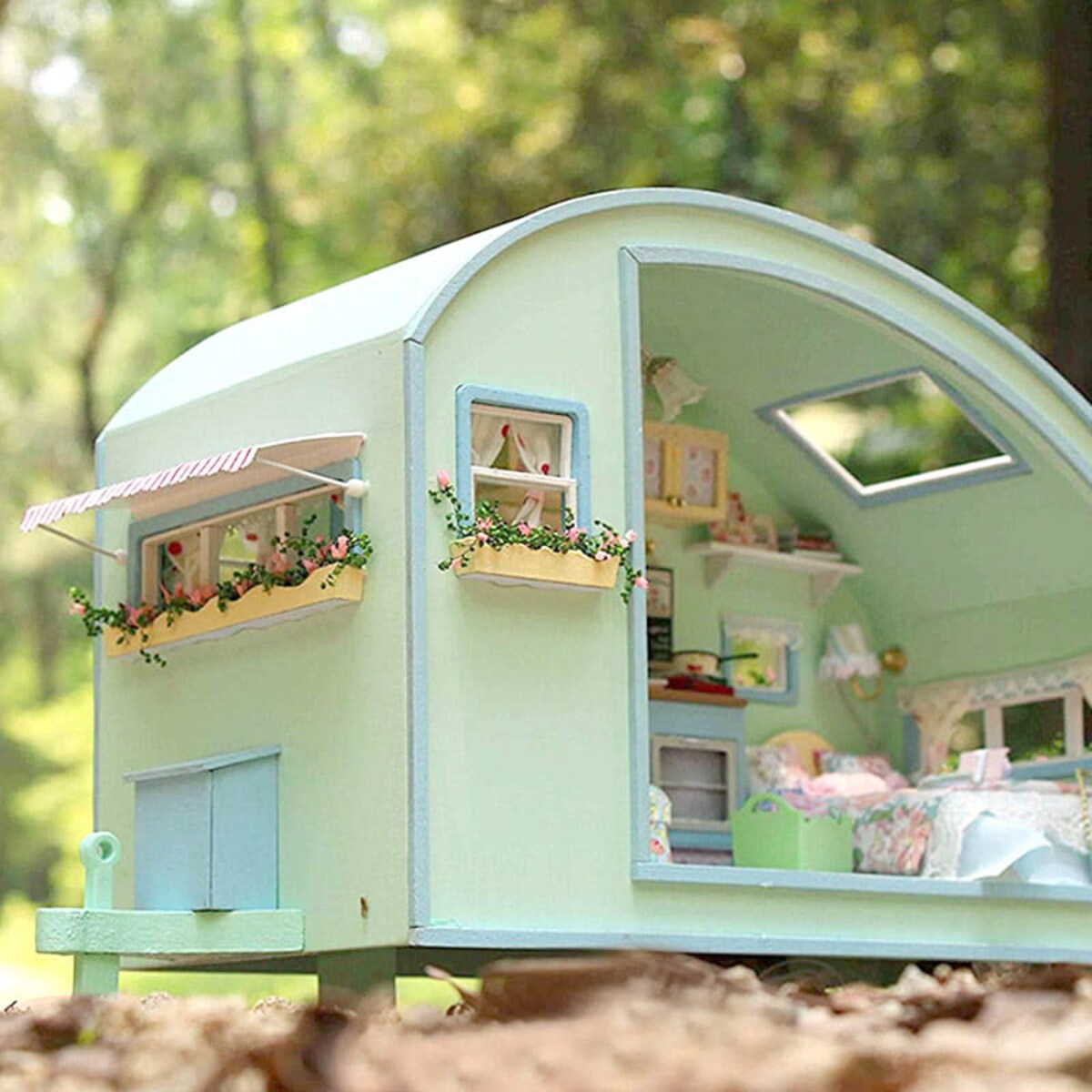 Miniaturowy domek - Wakacje na kempingu