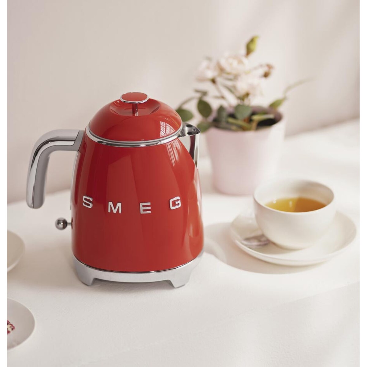 Czajnik elektryczny czerwony 50's Style, 800 ml, SMEG