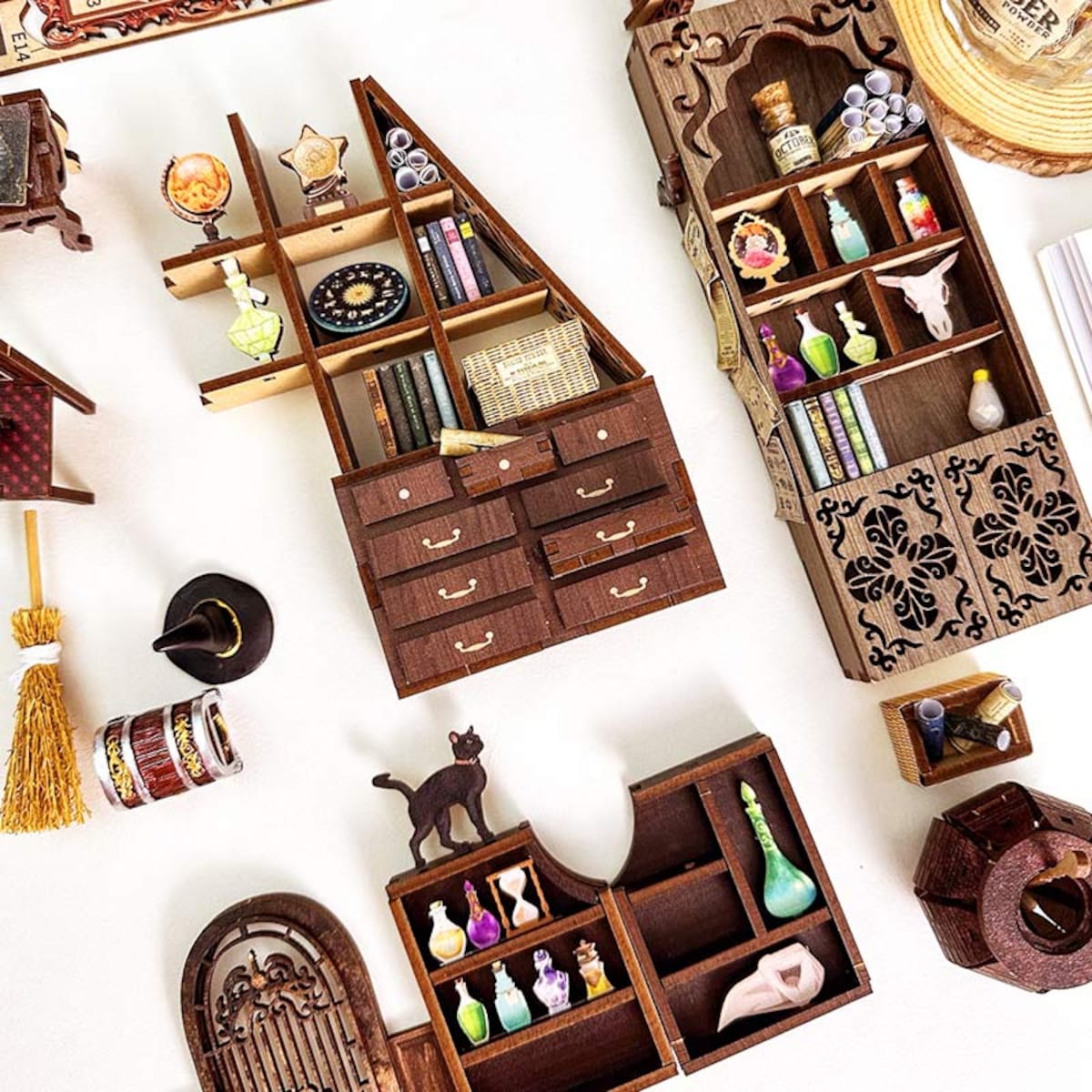 Miniaturowy domek Book Nook - Magiczna apteka - CuteBee