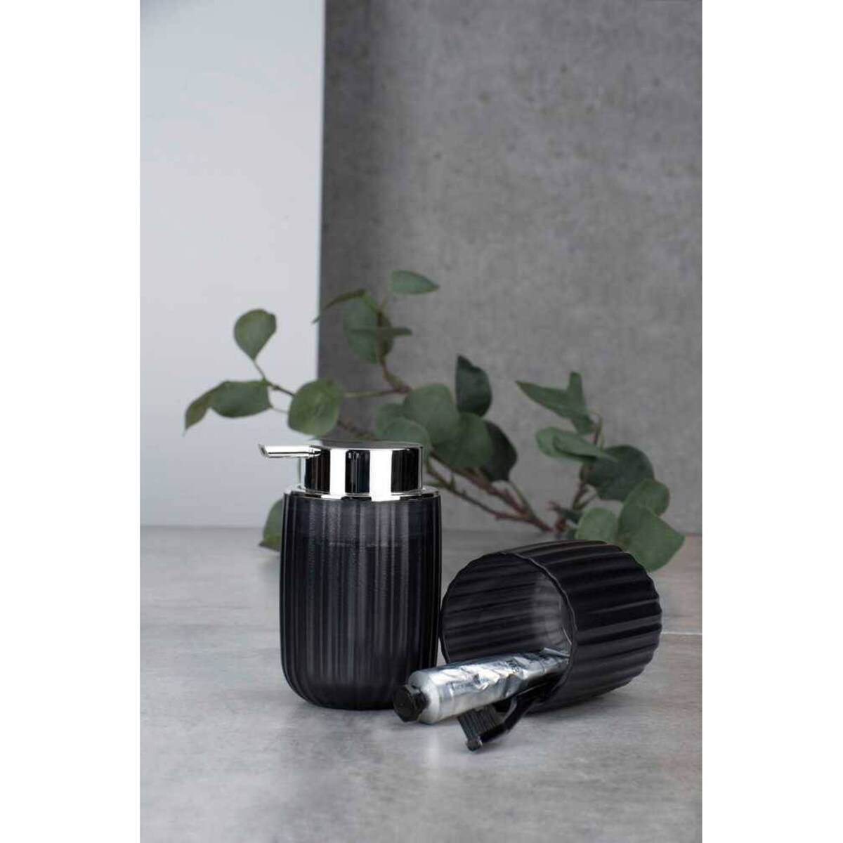 Dozownik na mydło w płynie AGROPOLI, WENKO