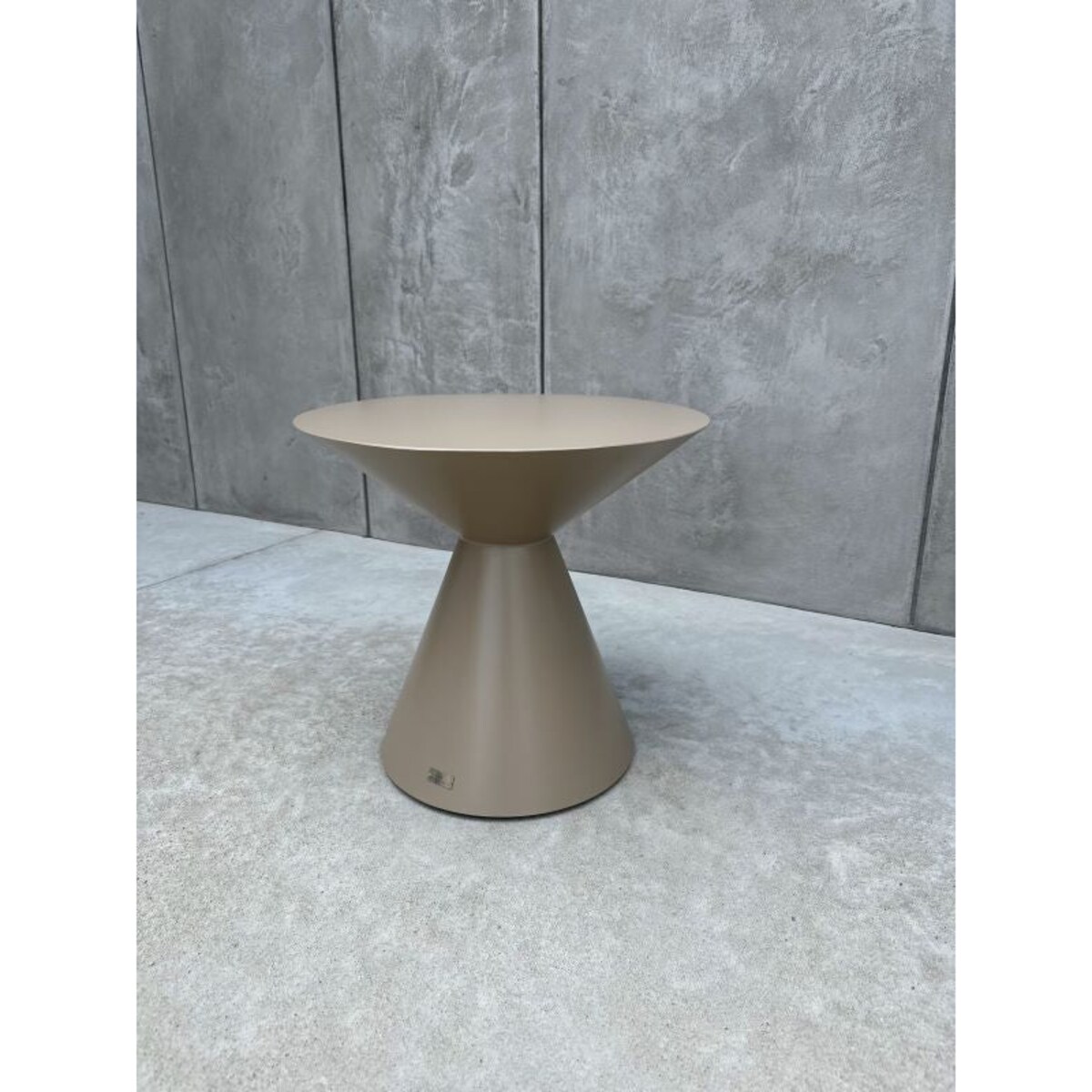 ALUMINIOWY STOLIK MATTEO SZAMPAŃSKI