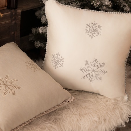 Biała poduszka zimowa Snowflake VII 45x45 cm