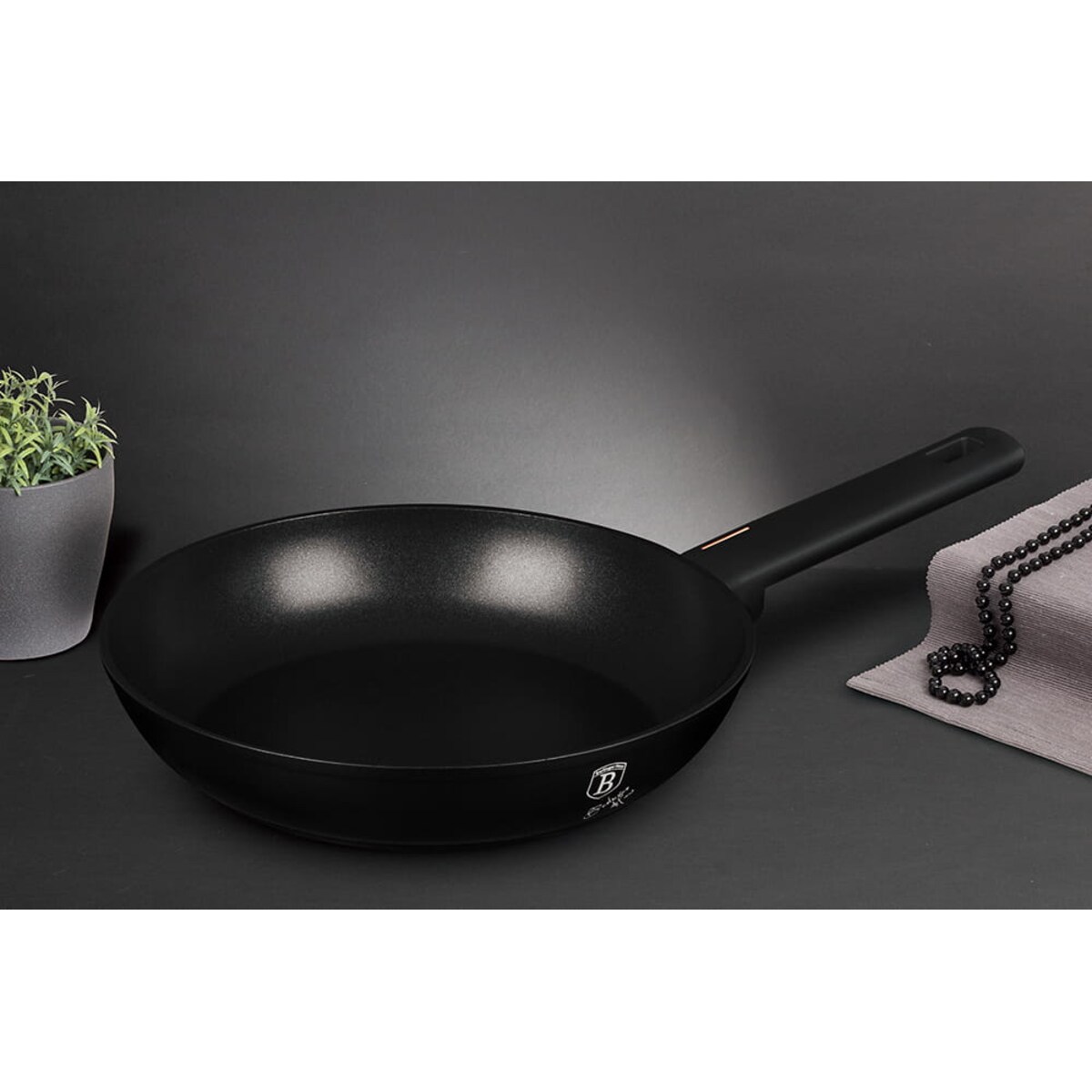 Patelnia tytanowa 20cm BerlingerHaus Monaco BH-7082