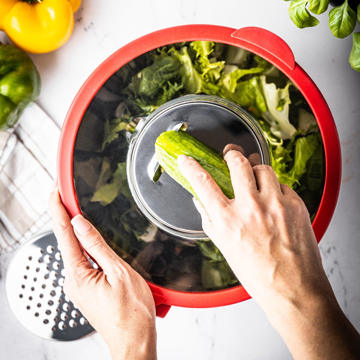 Miska kuchenna wielofunkcyjna z funkcją tarki do warzyw 24cm 5L 5 ele KINGHOFF czerwona