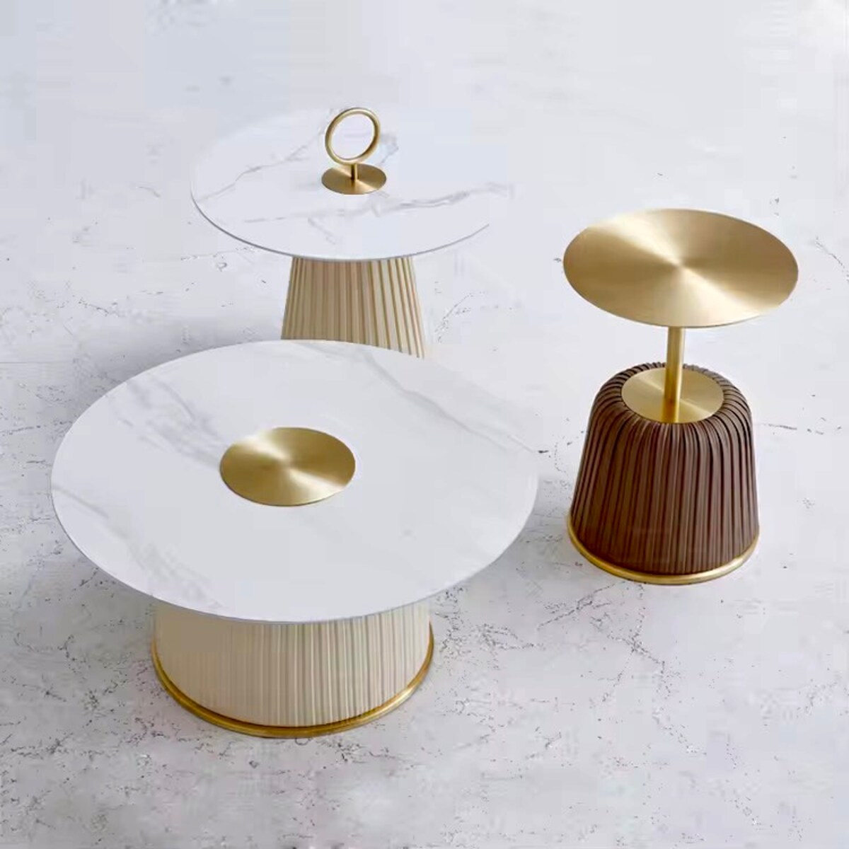 Złoty stolik kawowy plisowany Premium z kamiennym blatem Blanka 60x60x50