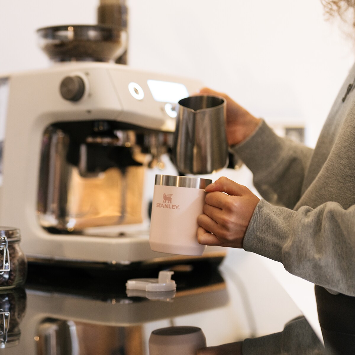 Kubek z uchem Legendary Classic Camp Mug Rose Quartz 0,23L / Stanley