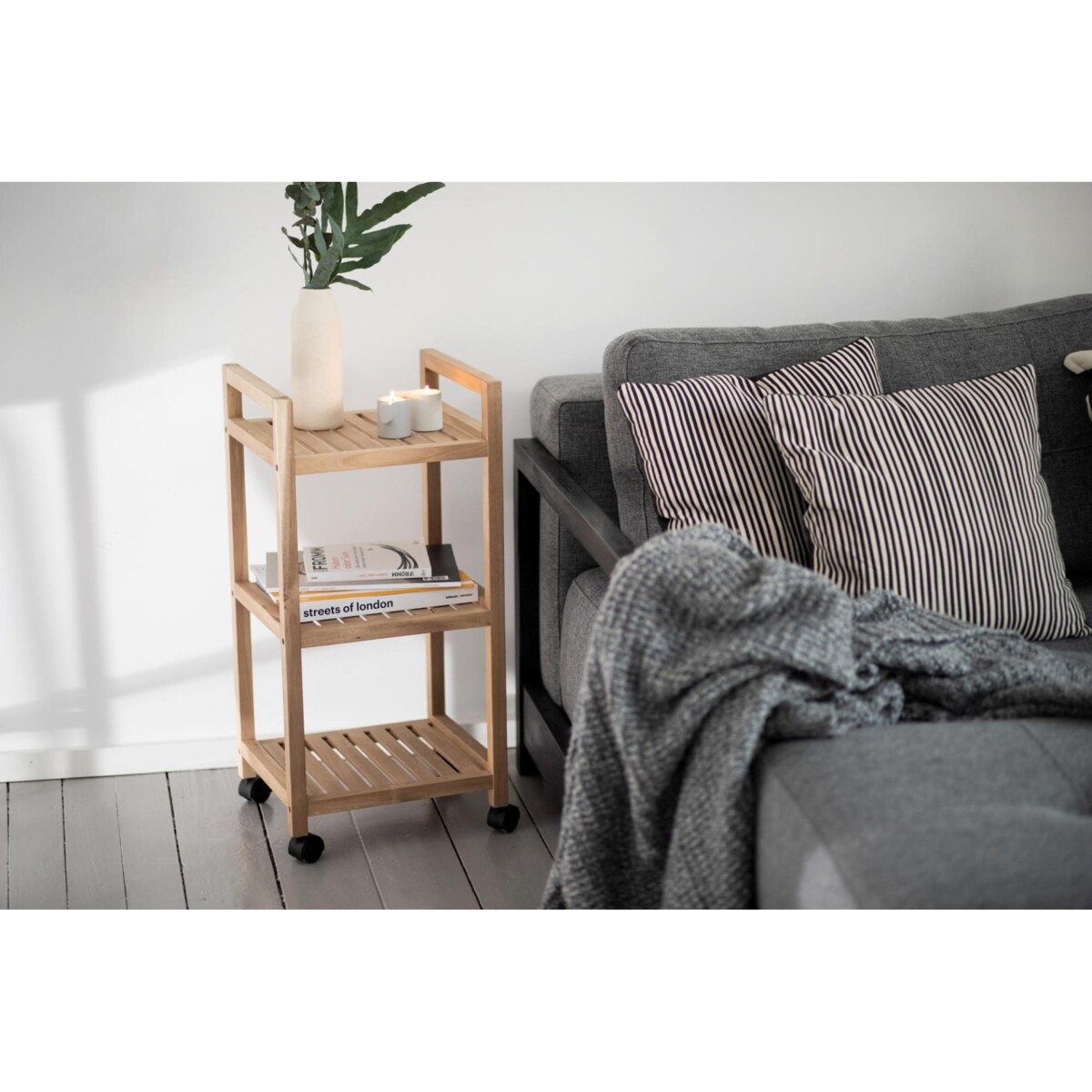 Regał łazienkowy na kółkach ACINA z trzema półkami, drewno akacjowe, WENKO