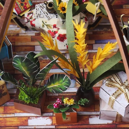 Miniaturowy domek - Słońce w kwiatach