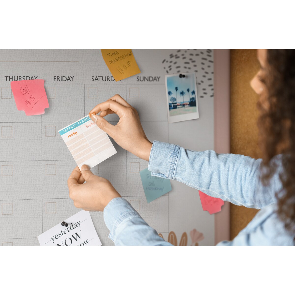 Tablica korkowa Planer miesięczny 140x100cm - drewniane pinezki