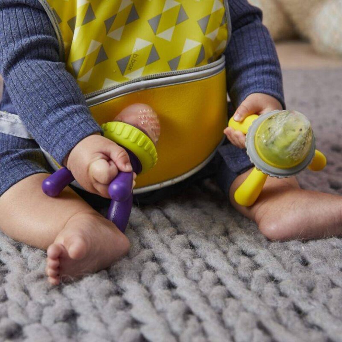 Gryzak dla niemowlaka 5m+ do podawania owoców i pokarmu szałwia b.box