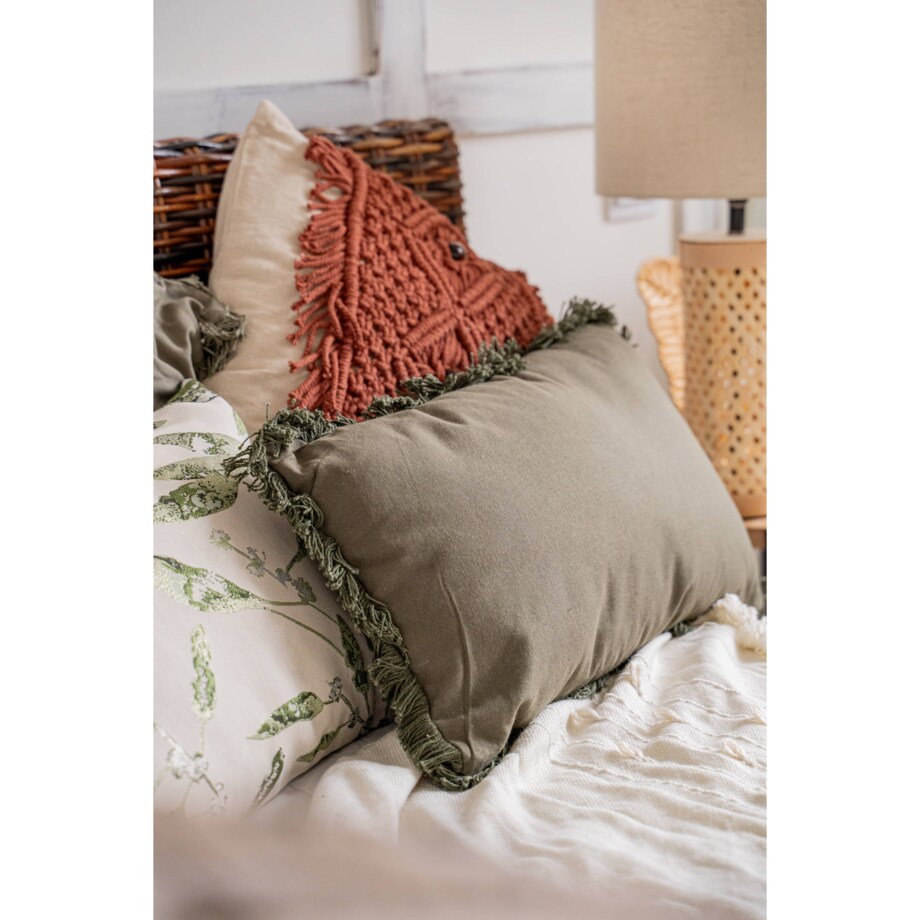 Ozdobna poduszka z frędzlami