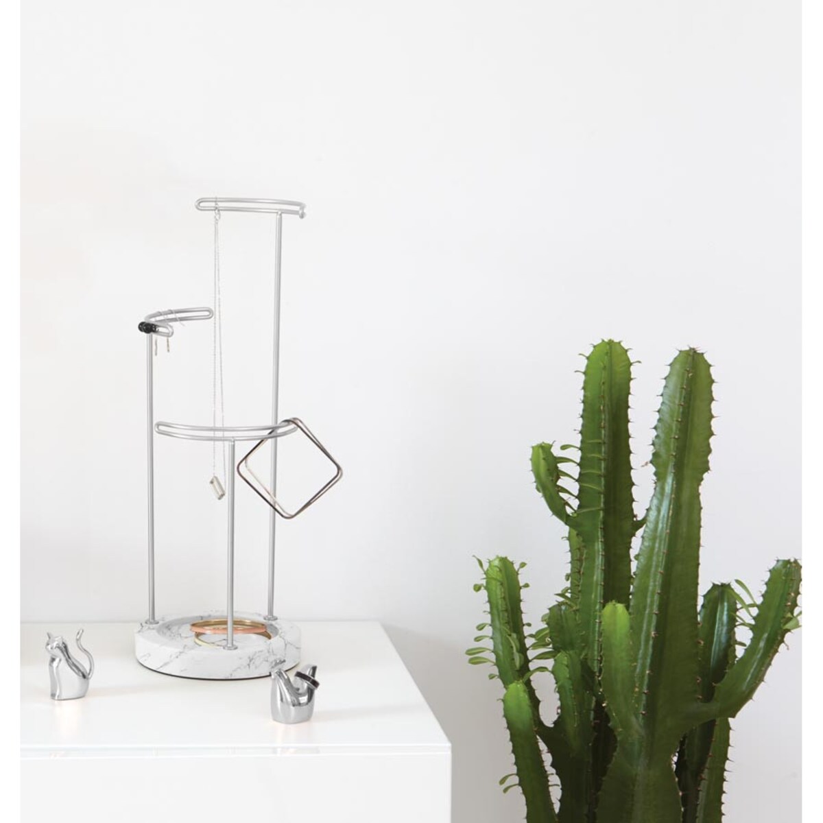 Stojak na biżuterię Tesora, 14.7 x 41.3 cm, Umbra