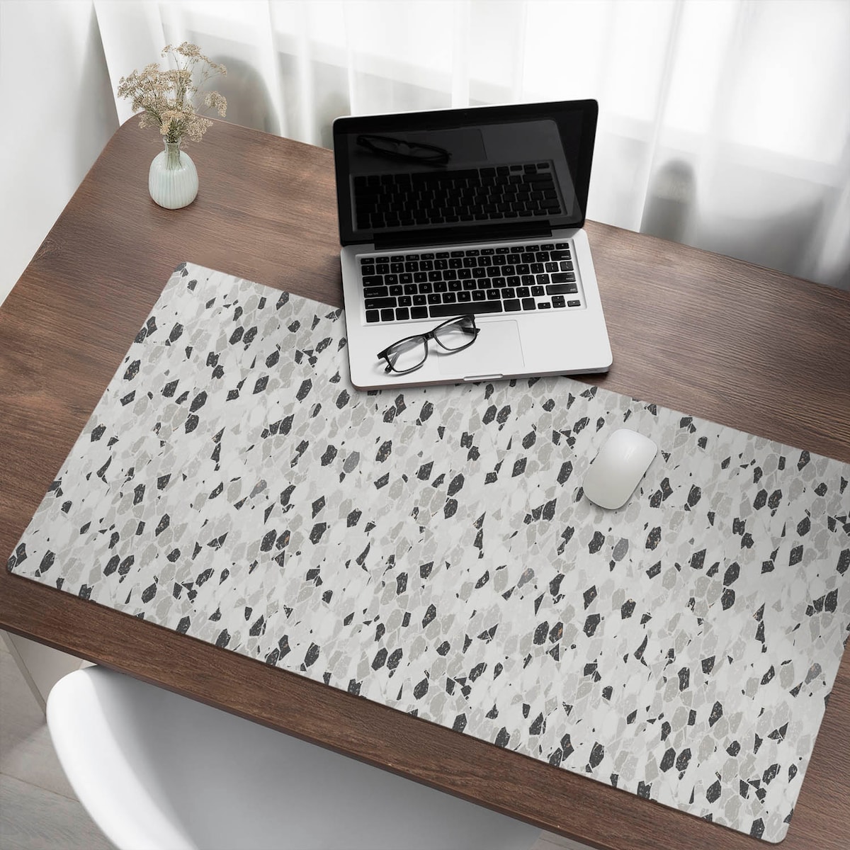 Czarno-Biała mata na biurko Mozaika terrazzo, 120x60 cm