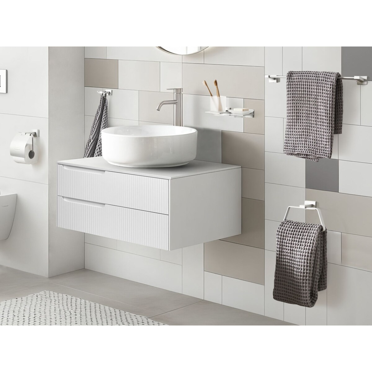 Zestaw akcesoriów toaletowych 6 elementów RIOHACHA Z uchwytami i haczykami na ręczniki Srebrny