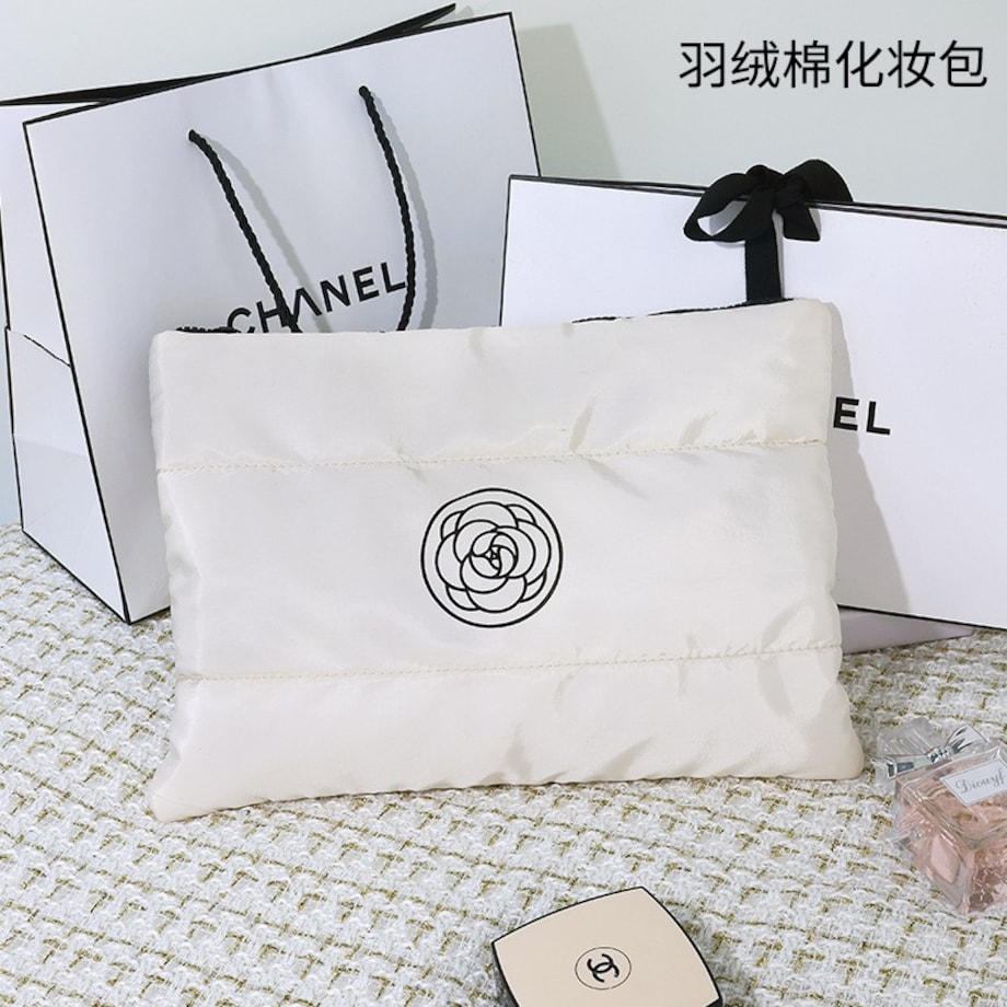 Kosmetyczka damska pikowana duża, wodoodporna biała 22 x 31cm KS144B