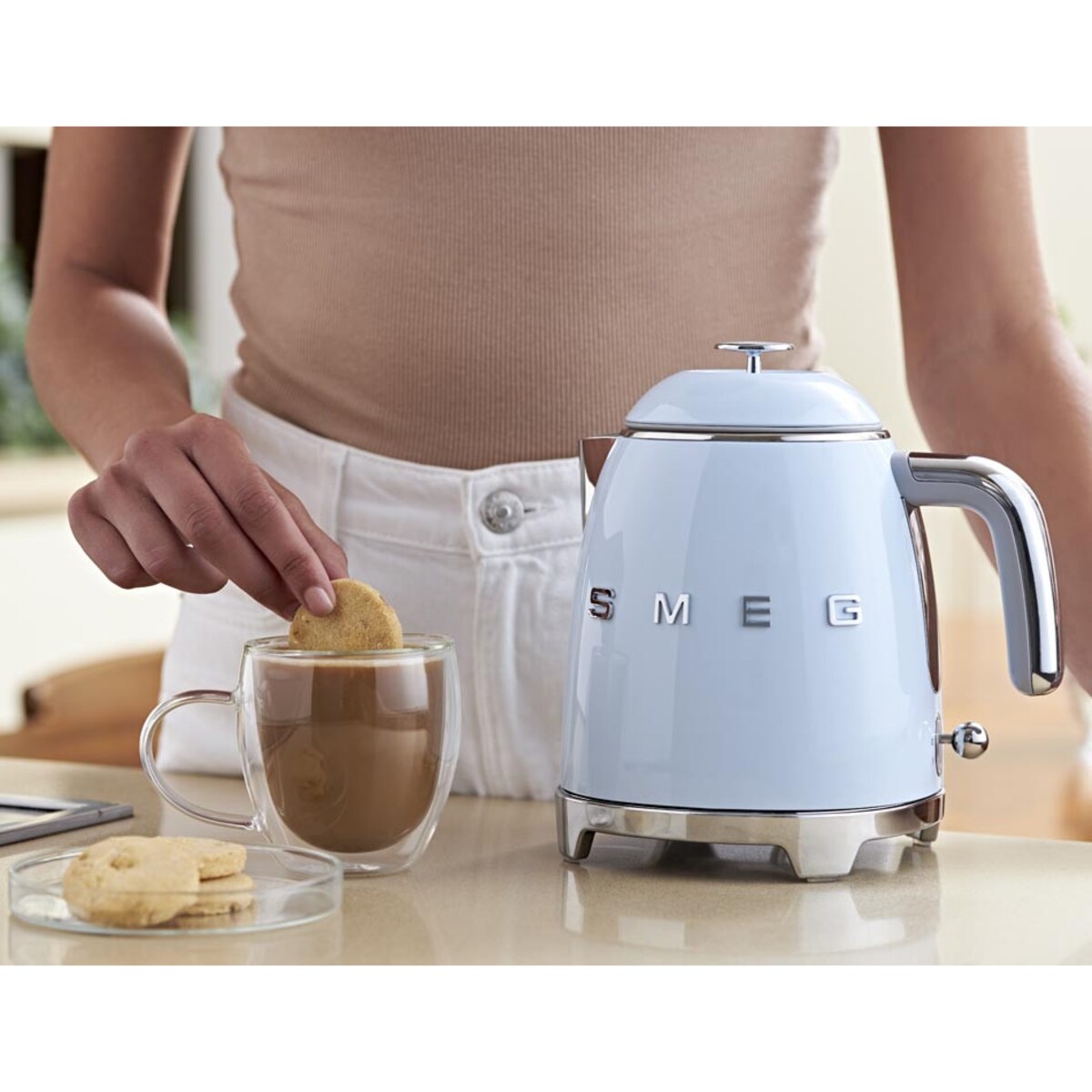 Czajnik elektryczny pastelowy błękit 50's Style, 800 ml, SMEG