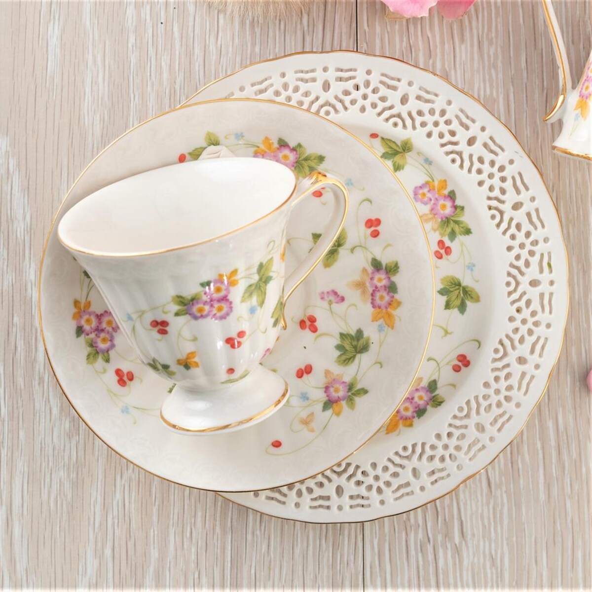 VILLA ITALIA Talerzyk deserowy ażurowy dekorowany 19 cm WALENCJA Ivory