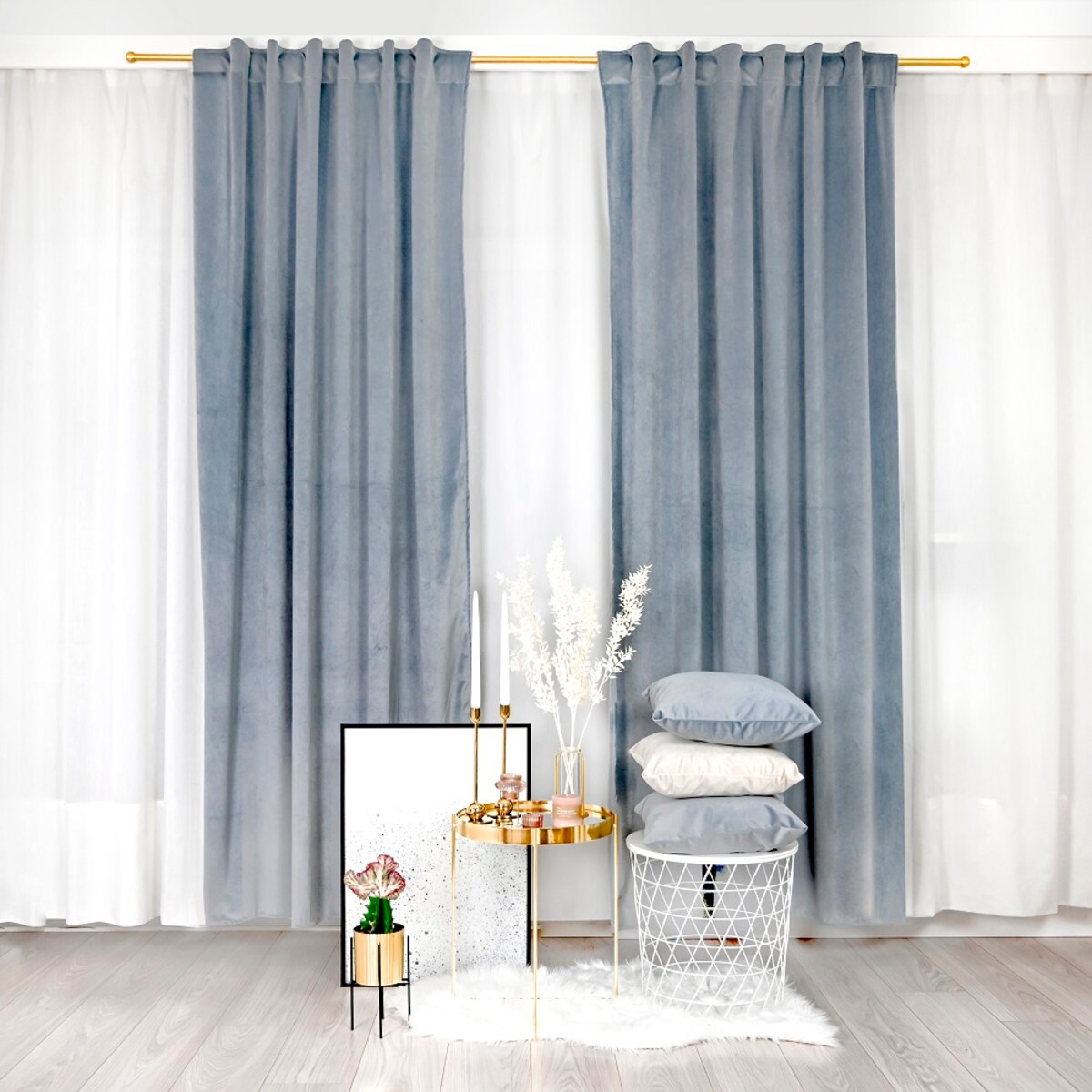 Welurowa zasłona w kolorze szaroniebieskim 140x250