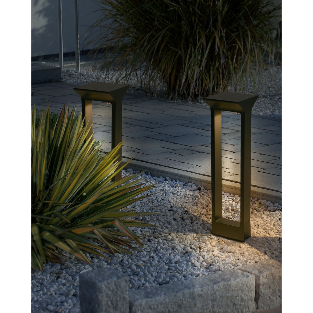 Lampa ogrodowa słupek solarna LED MALDEN Z czujnikiem ruchu Czarny