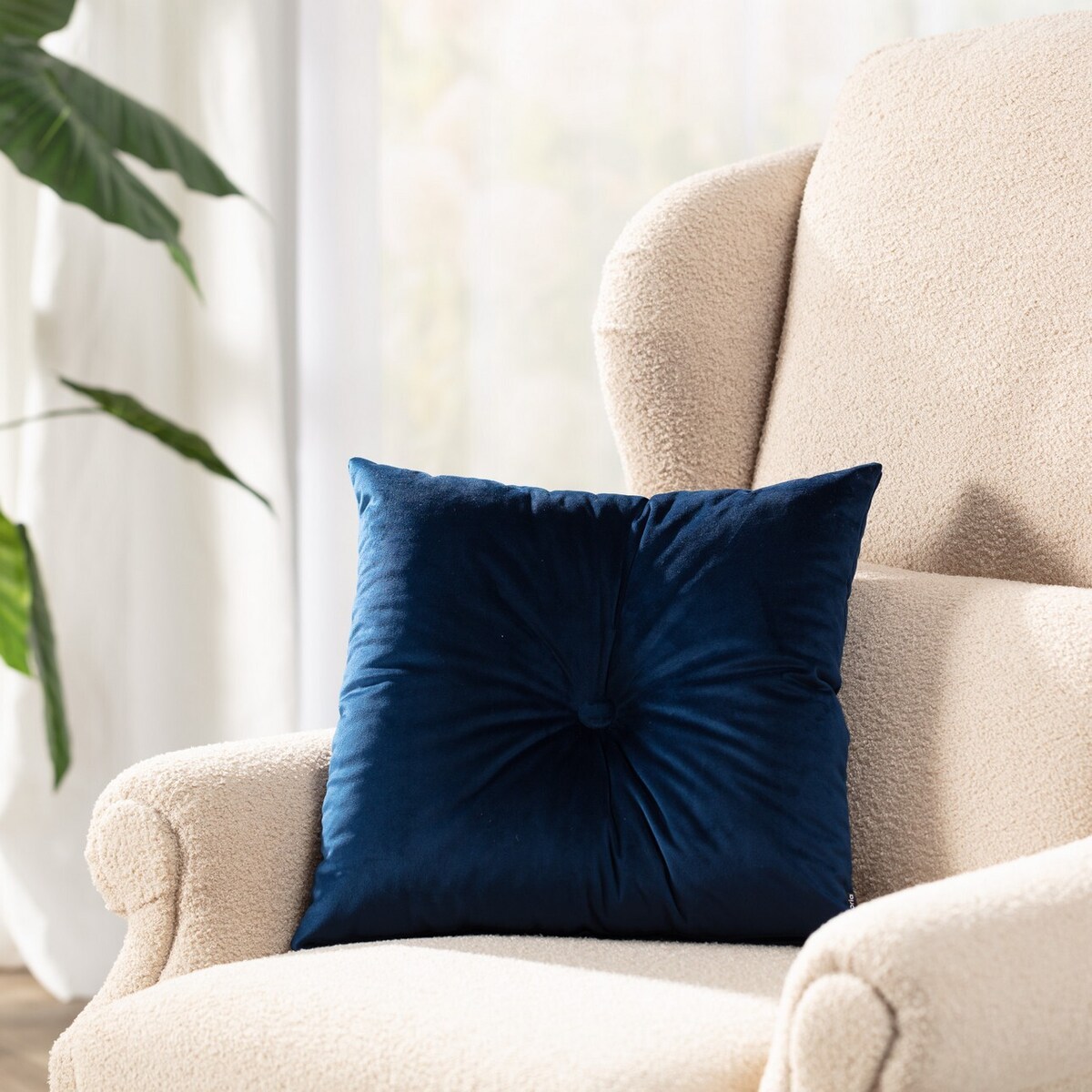 Poduszka kwadratowa Velvet z guzikiem, granat, 37 x 37cm, Christmas