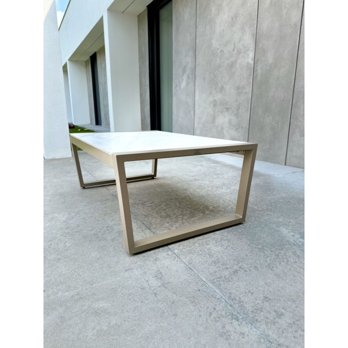 STOLIK ALUMINIOWY MAKSYMO SZAMPAŃSKI