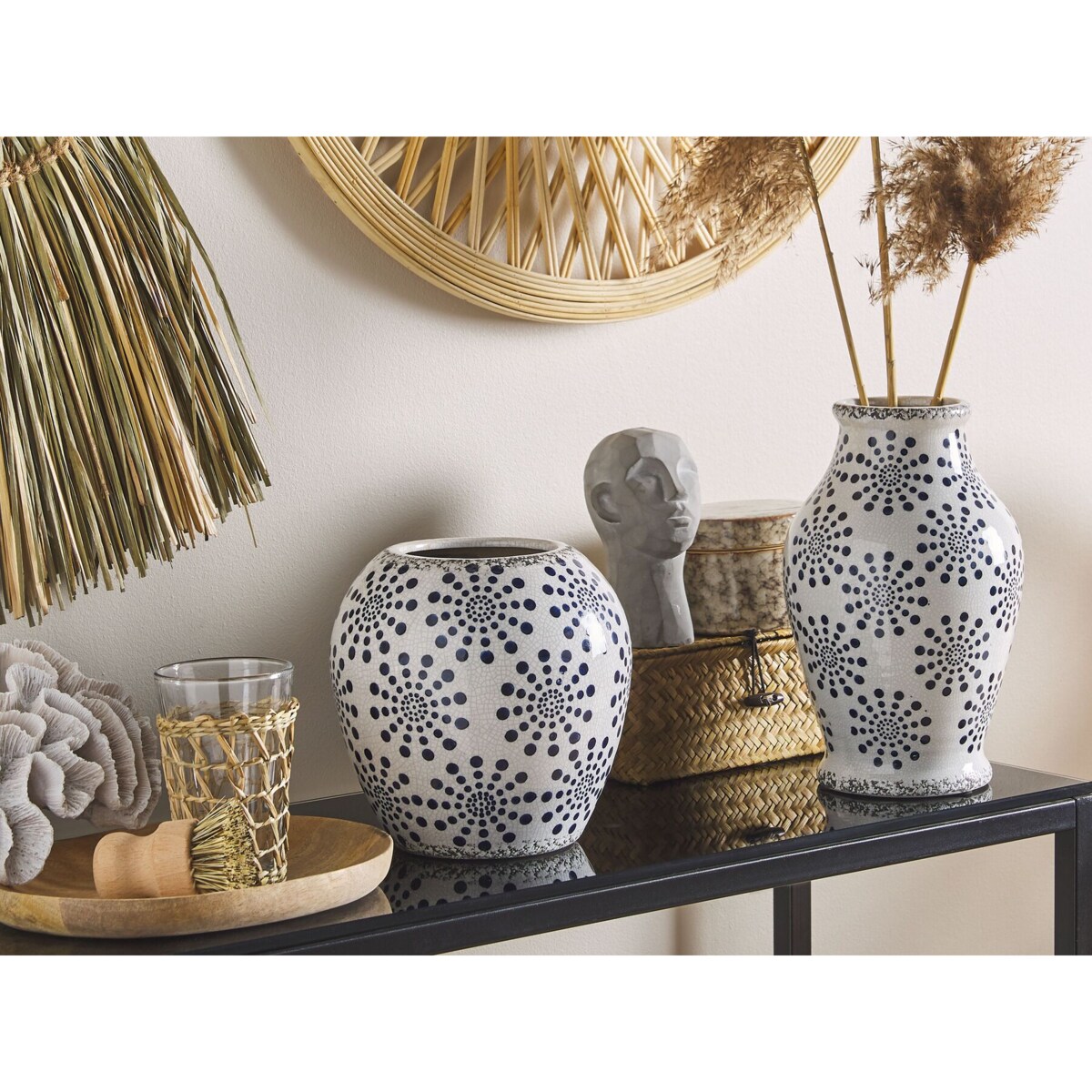 Wazon na kwiaty ceramiczny biały z niebieskim NEMEA