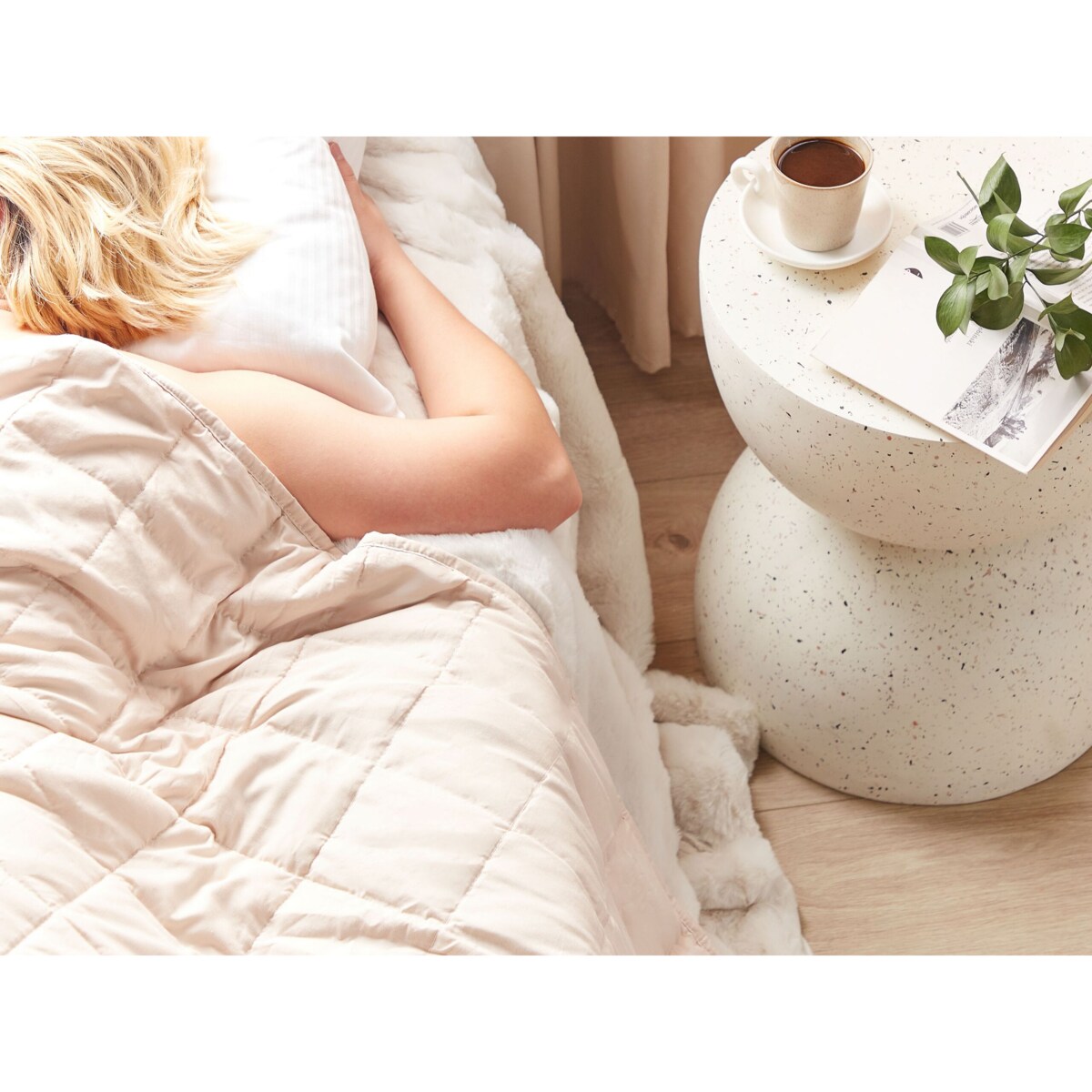 Kołdra obciążeniowa 4kg 100 x 150 cm beżowa NEREID